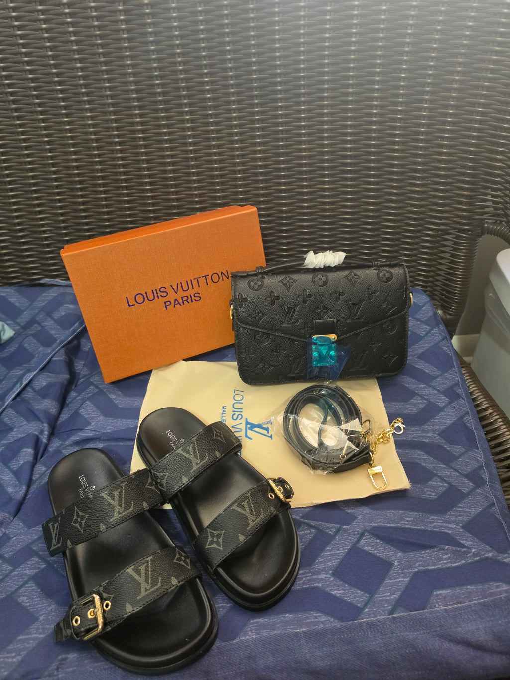 Set de cartera y sandalias